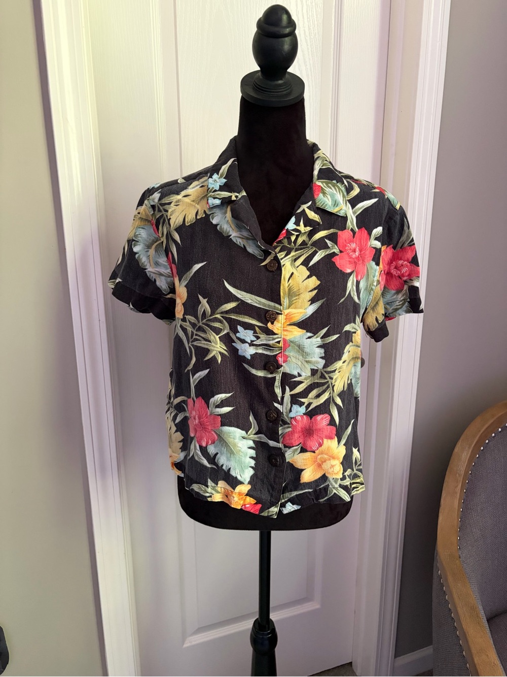 Caribbean Black Tropical Floral Button-Down Camp Collar Top
